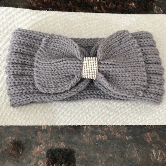 Grey Knit Headband With Rhinestone Detail Around The Bow - Picture 5 of 10
